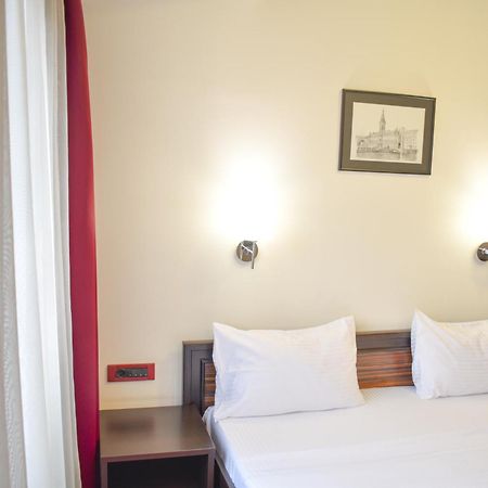 Hotel Hamburg Skopje Bagian luar foto