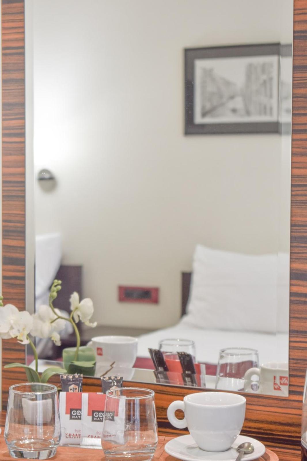 Hotel Hamburg Skopje Bagian luar foto