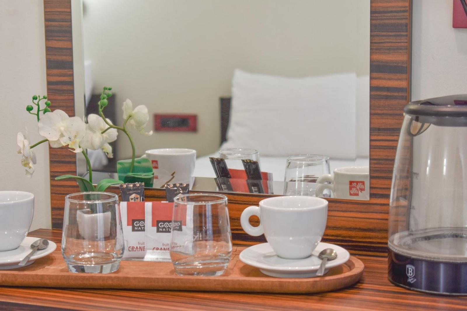 Hotel Hamburg Skopje Bagian luar foto
