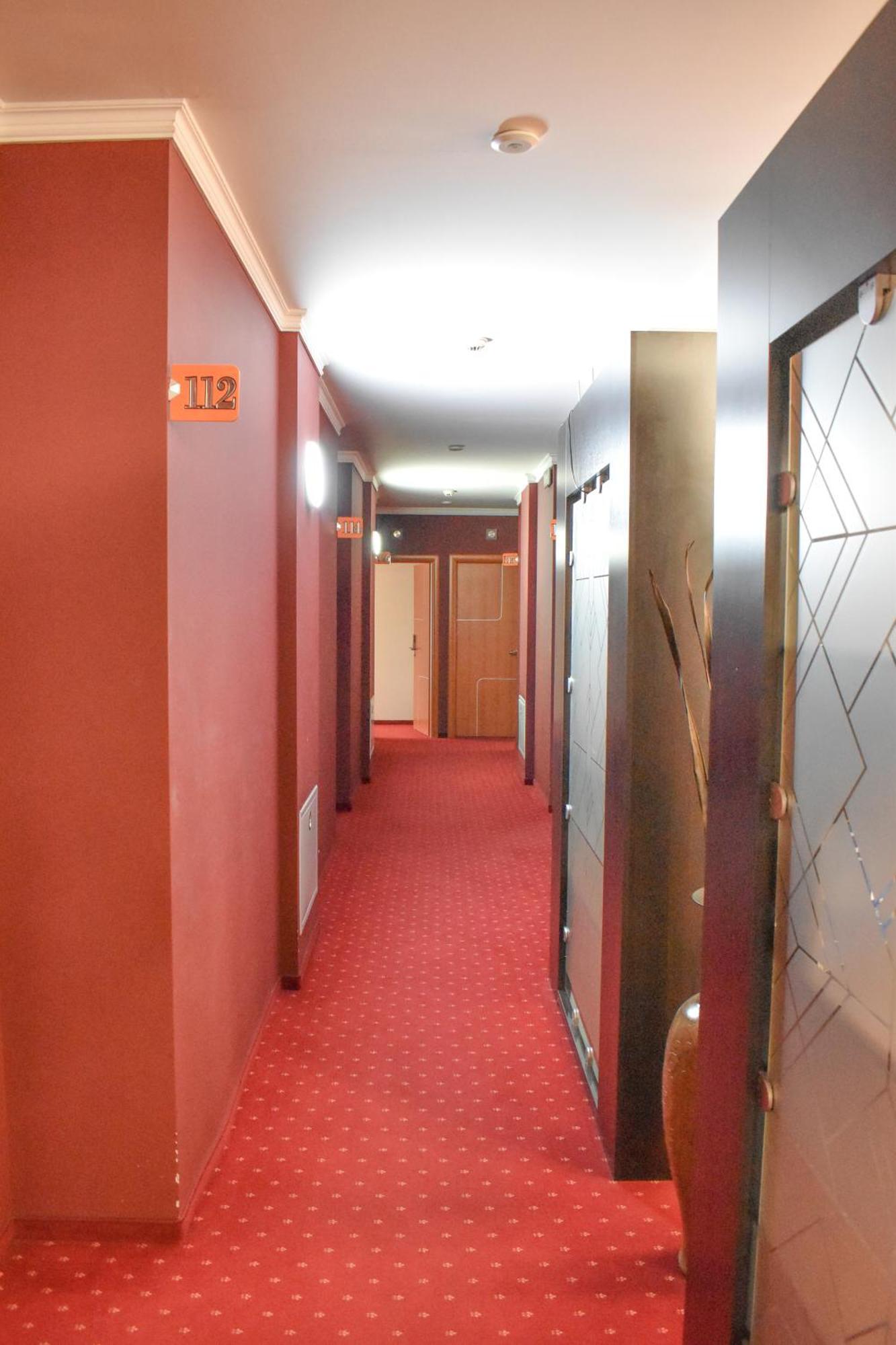 Hotel Hamburg Skopje Bagian luar foto