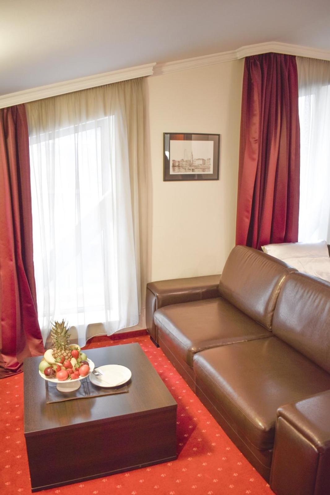 Hotel Hamburg Skopje Bagian luar foto