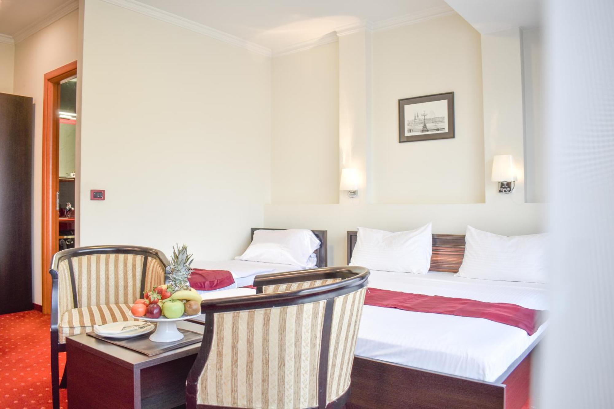 Hotel Hamburg Skopje Bagian luar foto