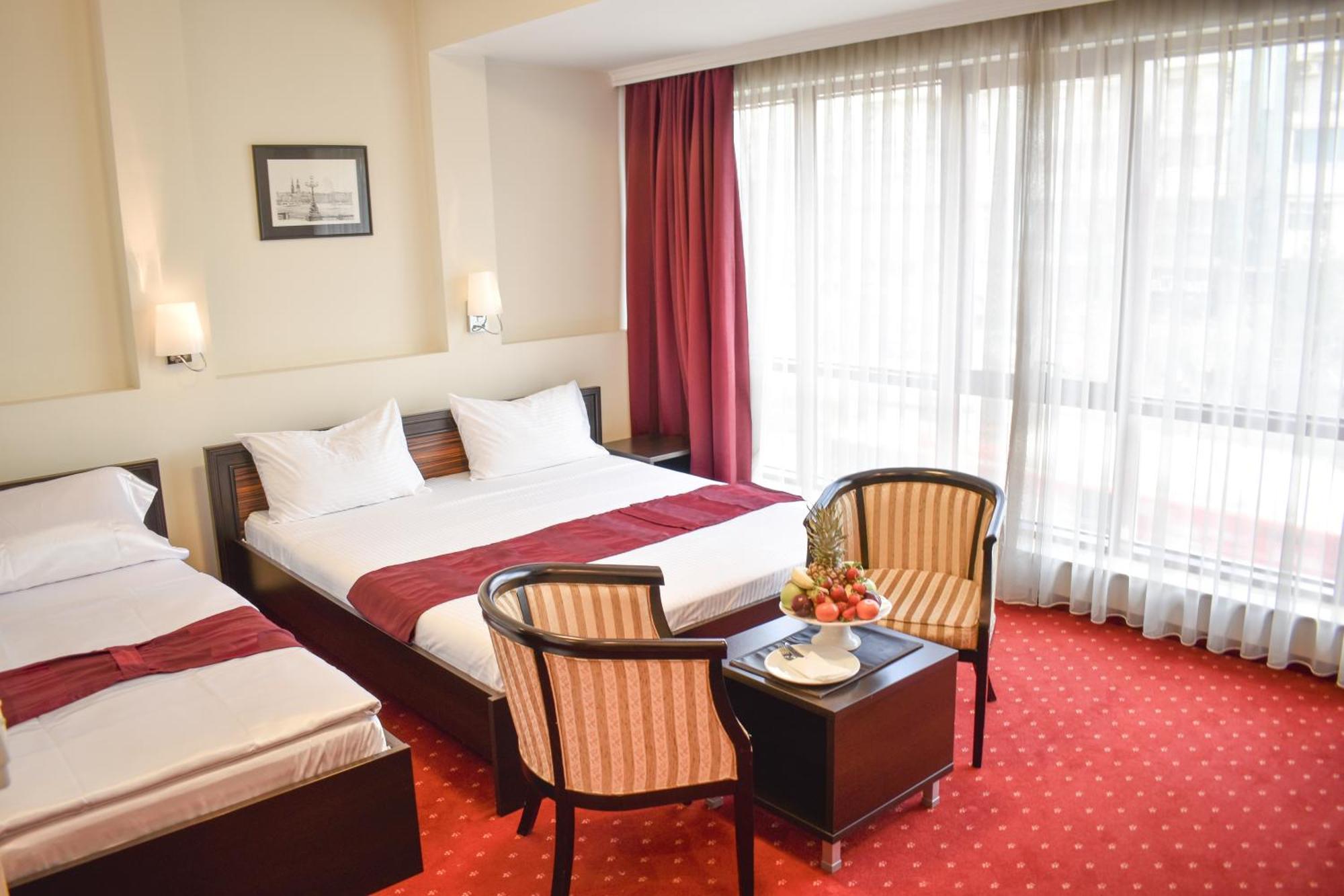 Hotel Hamburg Skopje Bagian luar foto