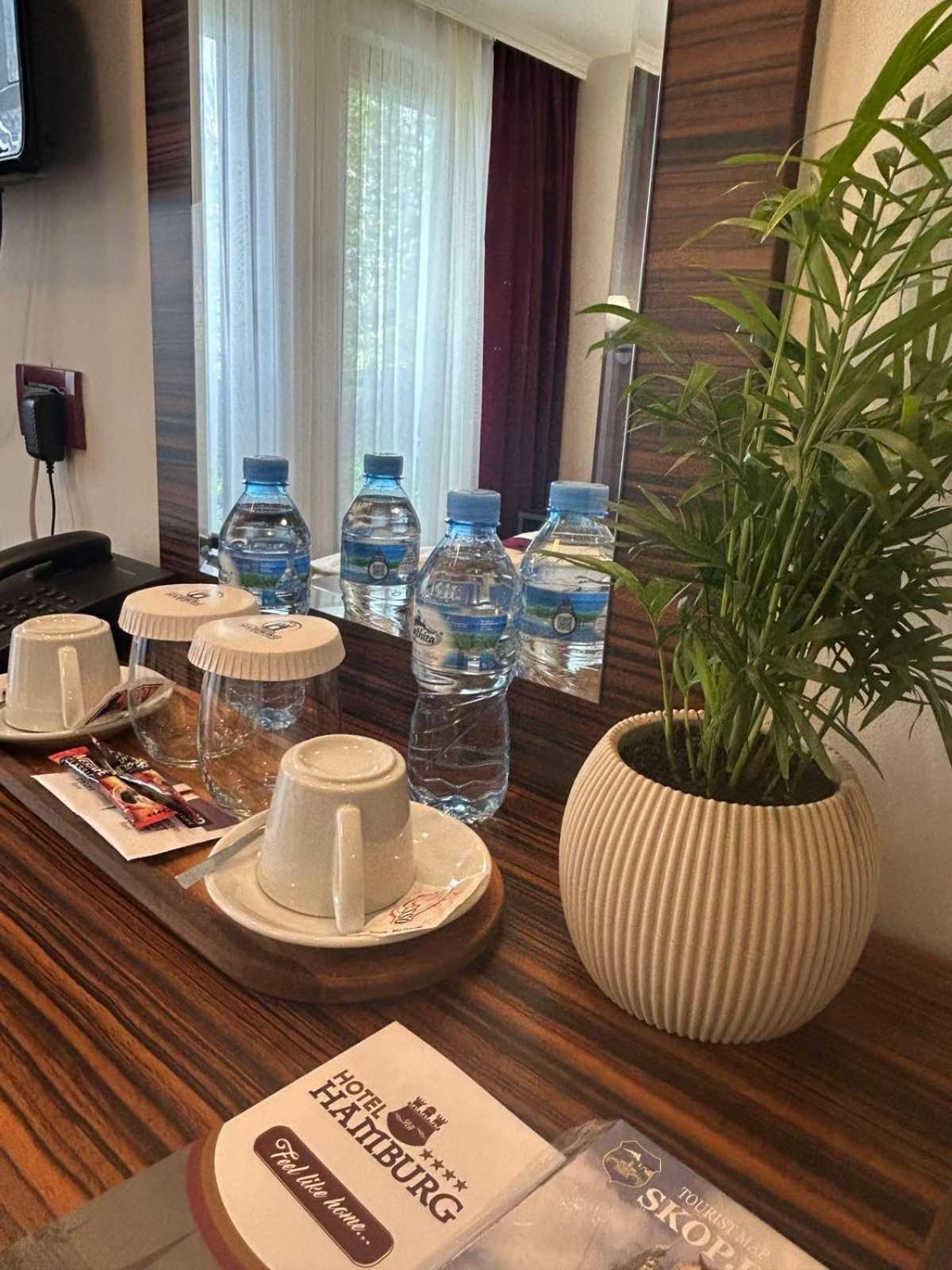 Hotel Hamburg Skopje Bagian luar foto