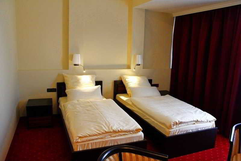 Hotel Hamburg Skopje Bagian luar foto