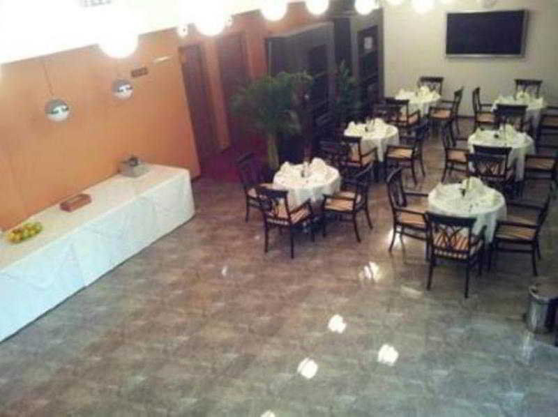 Hotel Hamburg Skopje Bagian luar foto