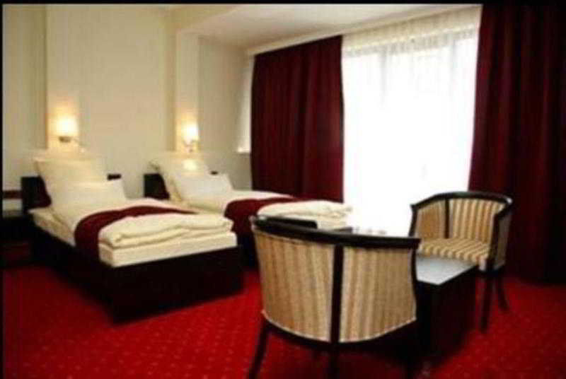 Hotel Hamburg Skopje Bagian luar foto