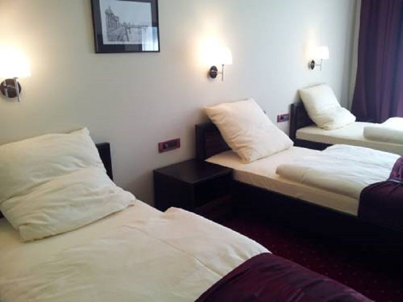 Hotel Hamburg Skopje Bagian luar foto